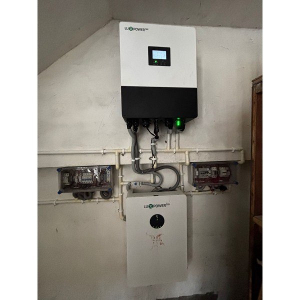 LUX Power Brand 6 kwatt, 1 Phase Hybrid Solar Power Inverter LUX Power Brand 6 kwatt, 1 Phase Hybrid Solar Power Inverter